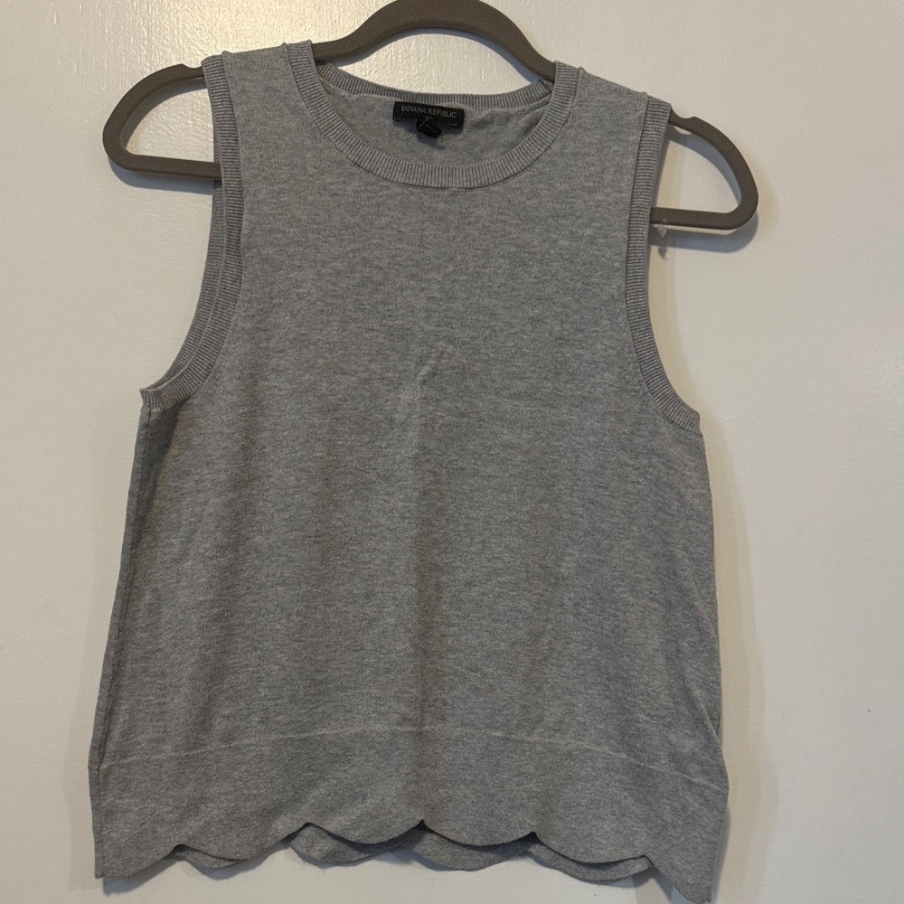 ❤️ 2/$20 Banana Republic Sweater Vest
